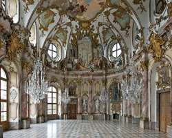 The palace has about 400 rooms each decorated with the best quality interior. It has four floors with a high-ceiling ground and an upper floor with a 